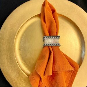 4 BEAUTIFUL VINTAGE NAPKIN RINGS WITH METAL LOOK DETAIL